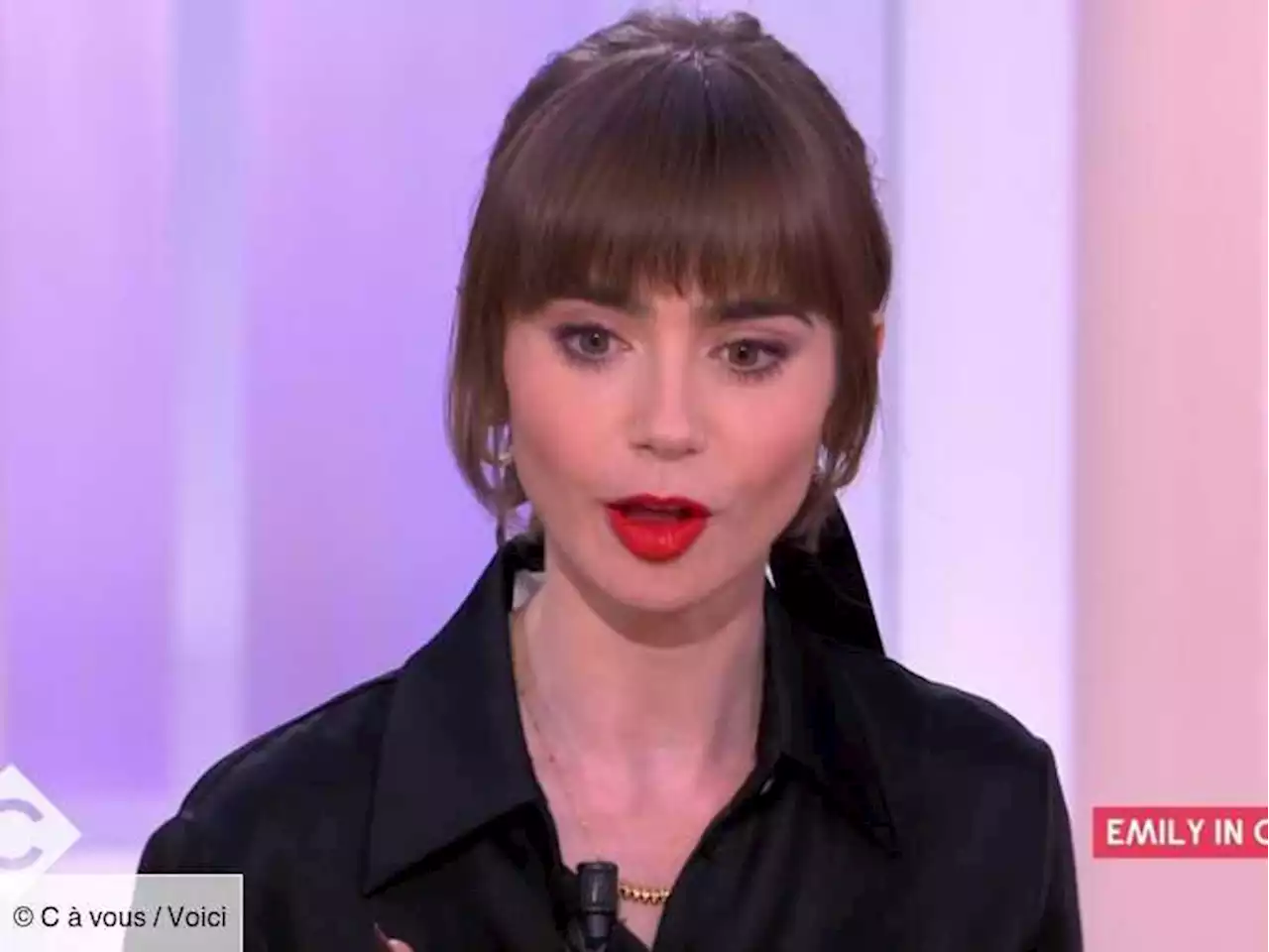 Emily in Paris : Lily Collins répond enfin aux critiques sur les clichés véhiculés par la série (ZAPTV) - Voici