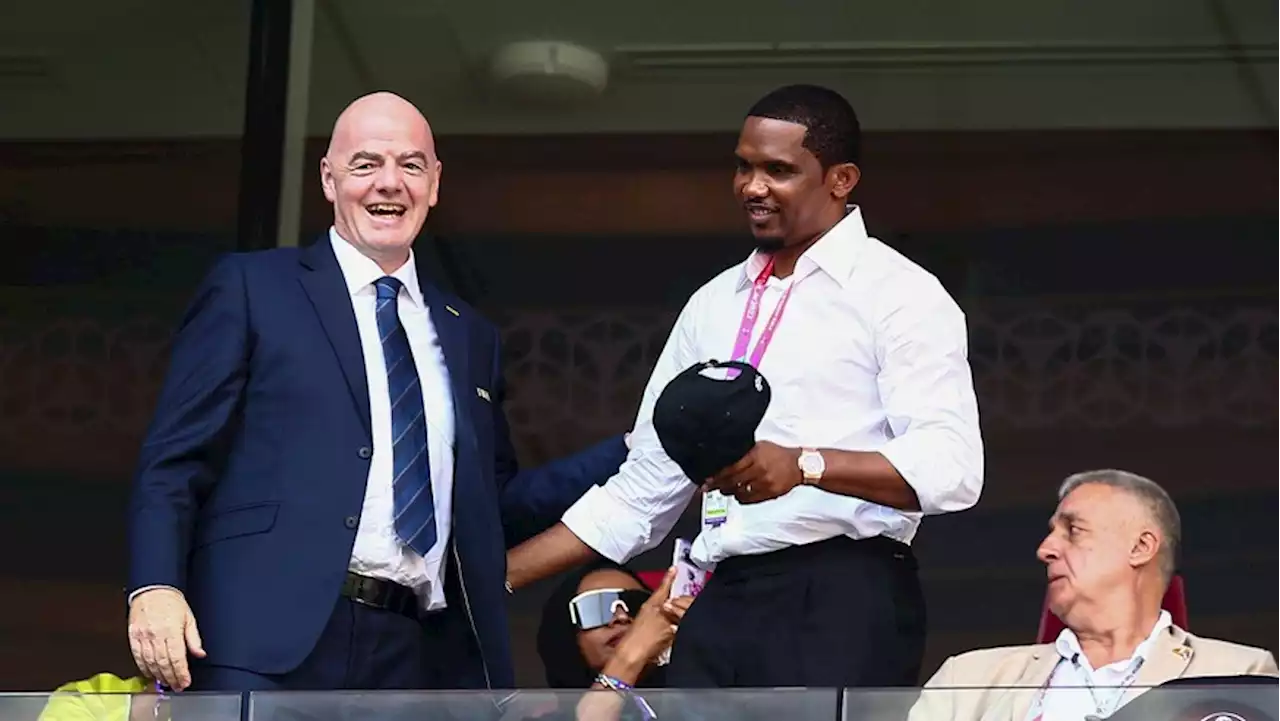 WM 2022: Ausraster von Weltstar – Samuel Eto'o tritt Fan ins Gesicht