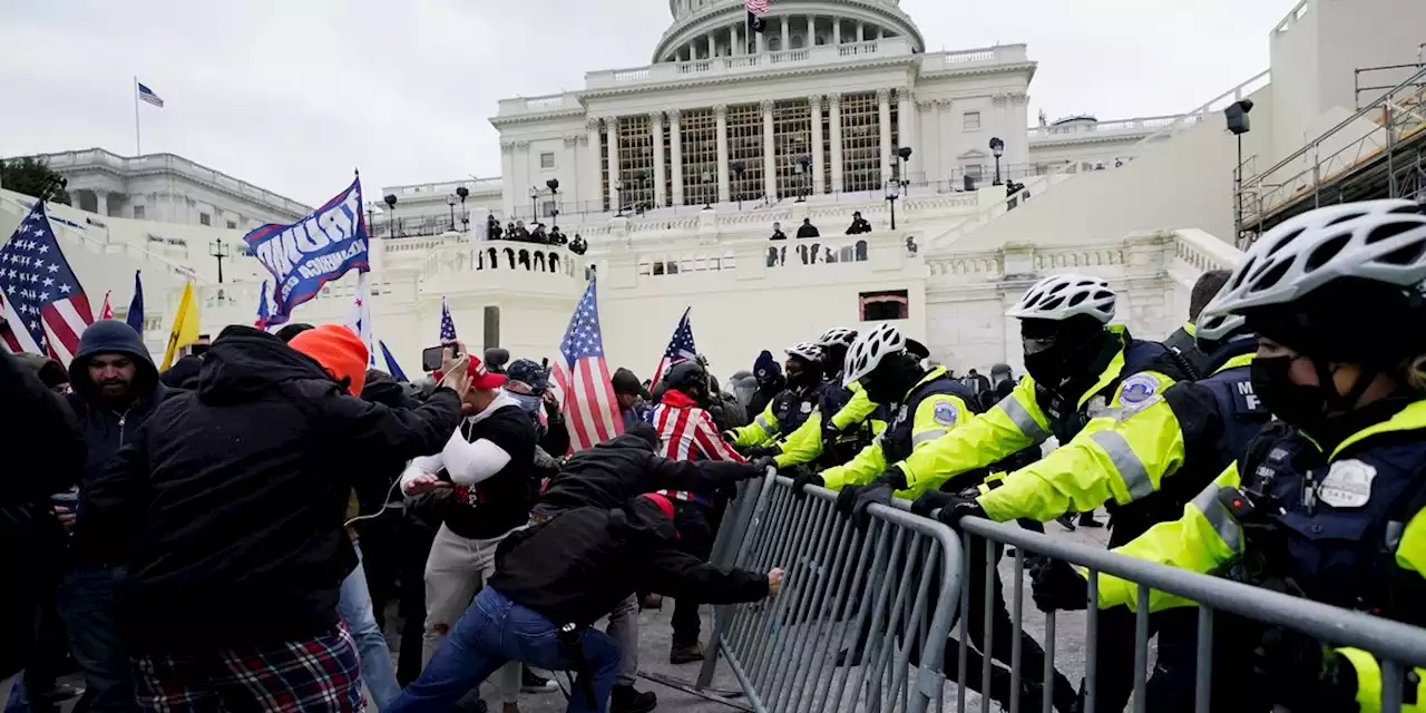 Officers who defended Capitol from Trump supporters honored