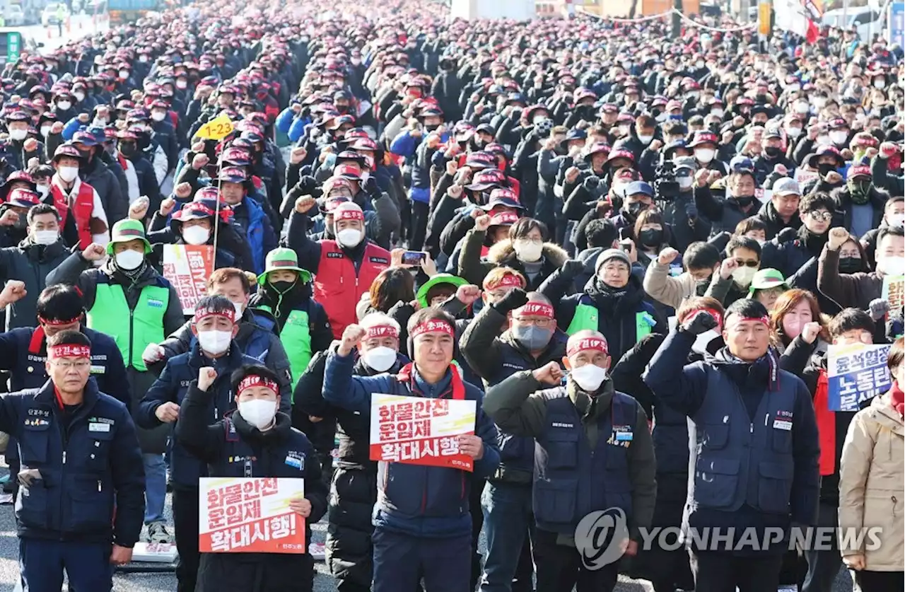 업무개시명령 받은 화물차주 속속 복귀…정부 '손배소송도 지원'(종합) | 연합뉴스