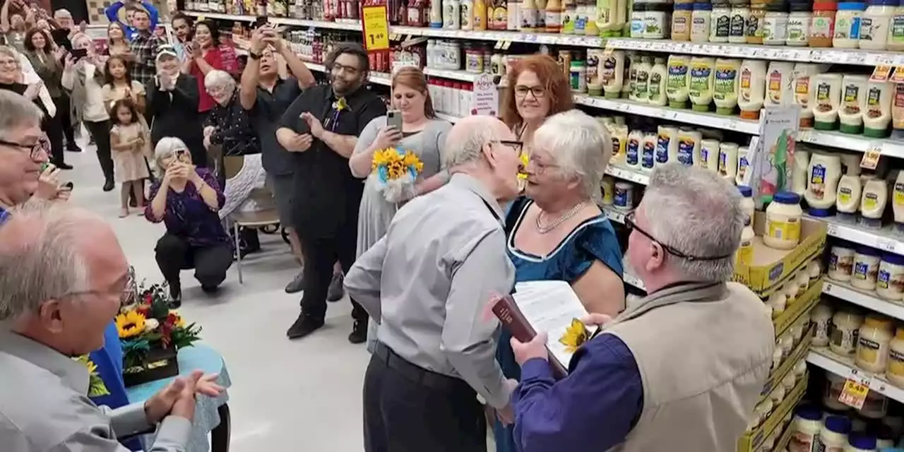 Couple in their 70s meet, get engaged and tie the knot at the grocery store