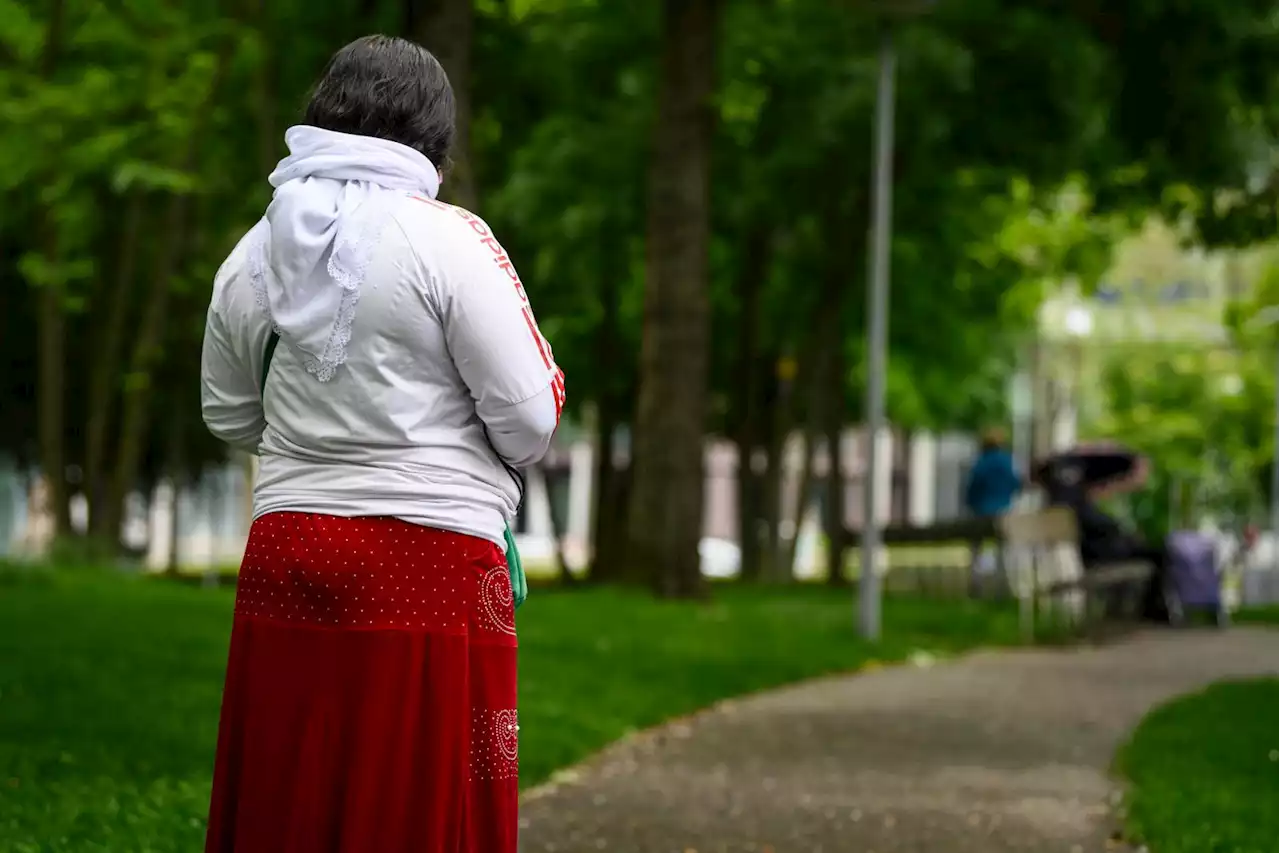 Hilfe vor Ort statt Betteln erlauben – Basel versucht jetzt, Roma-Mädchen vor dem Schulabbruch zu bewahren