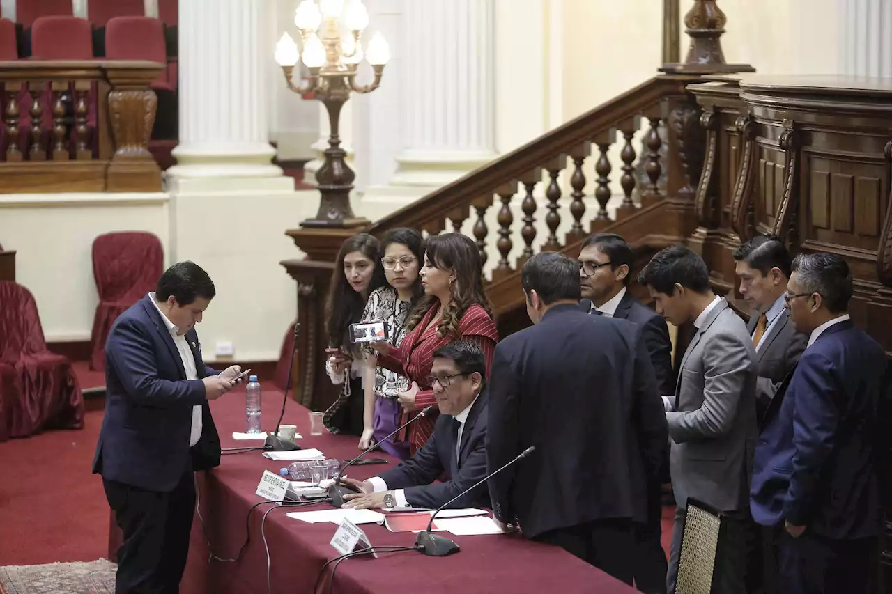 Congresistas denuncian un golpe de Estado del presidente Castillo en Perú