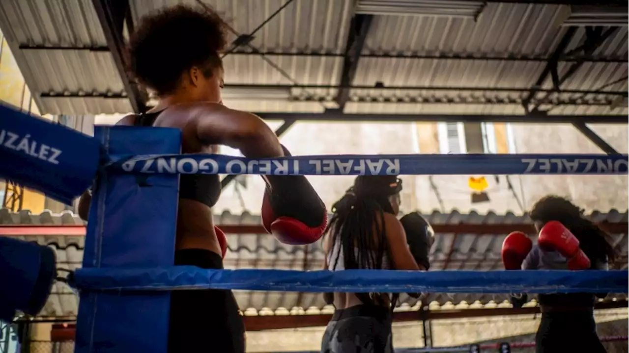 Boxing powerhouse Cuba lets women boxers compete