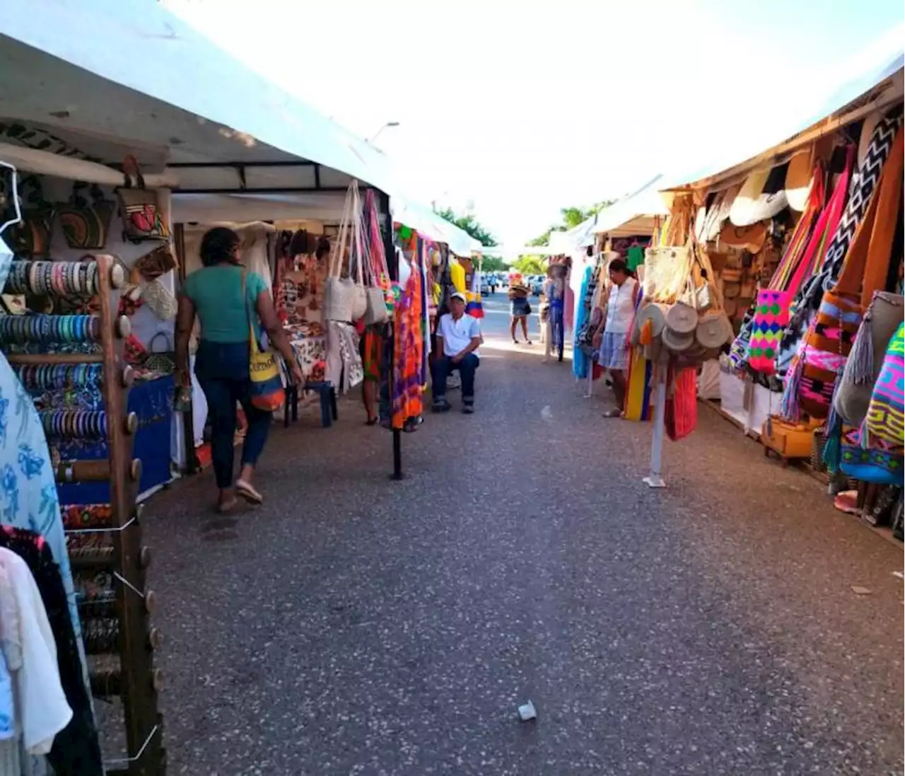 “Queremos prórroga”: artesanas de la feria del parque de La Marina