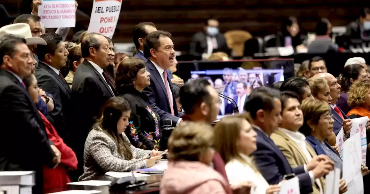 Con denuncias de ilegalidad, diputados debaten en 'fast track' el Plan B de AMLO