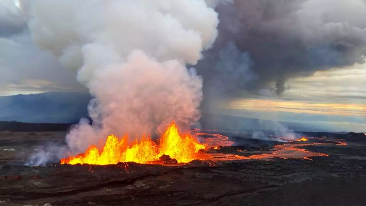 Volcano cam: Watch Hawaii's Mauna Loa volcano eruption live