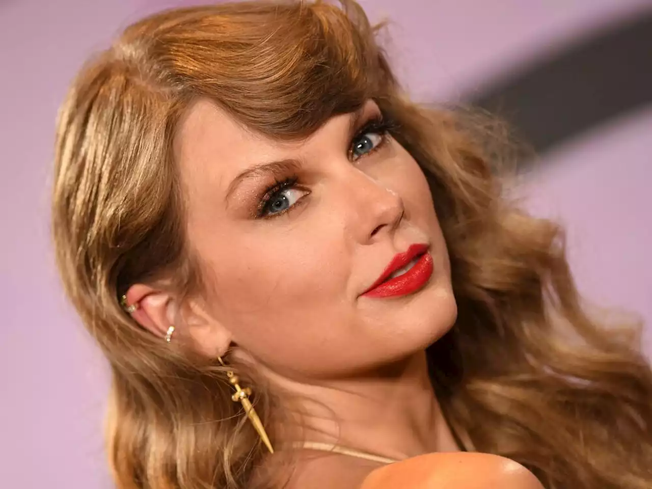 FTX held talks with Taylor Swift over $100-million sponsorship deal