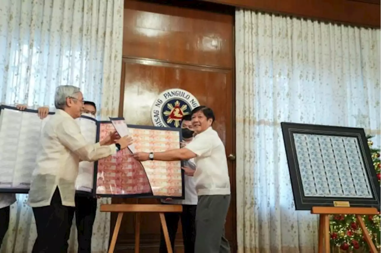 Bongbong Marcos vows prudent spending of gov’t money as BSP presents banknotes with his signature