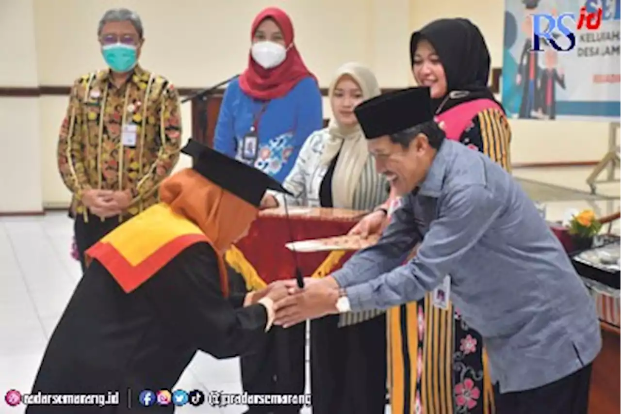 50 Lansia Ikuti Wisuda Sekolah Lansia Tahun 2022