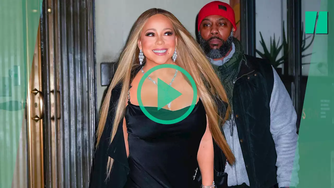 Mariah Carey, lâchée par la bretelle de sa robe en plein show