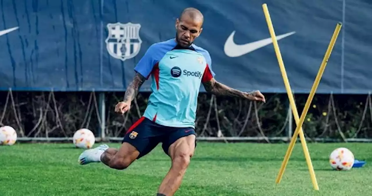 Dani Alves, agradecido con el Barcelona por dejarlo entrenar