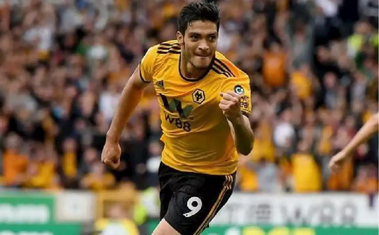 Fans de Wolverhampton, a favor de que Raúl Jiménez salga del club