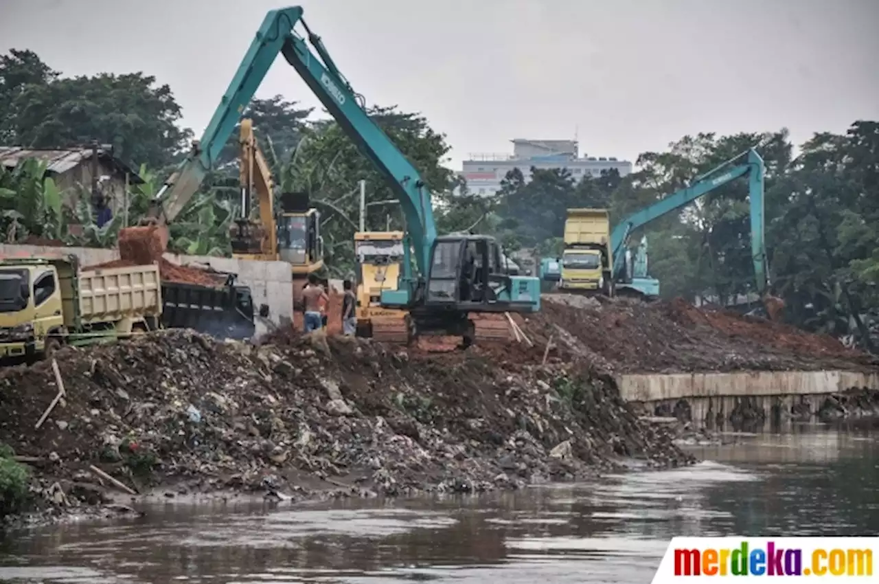 Foto : Pemprov DKI Anggarkan Rp469,29 M untuk Normalisasi Ciliwung | merdeka.com