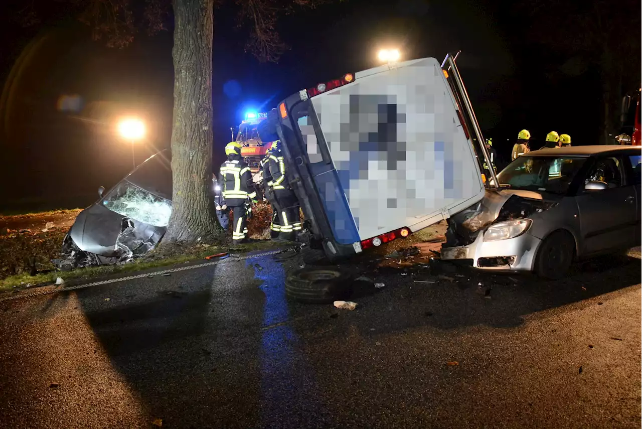 Schlimmer Frontal-Crash im Norden: Mutter stirbt, Sohn schwer verletzt