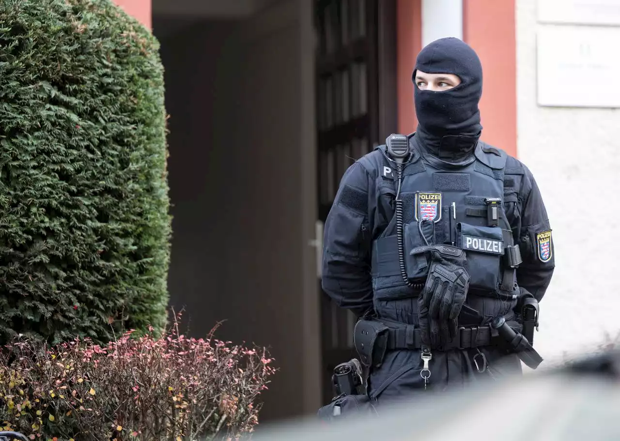 Germany arrests 25 suspected of planning to overthrow government