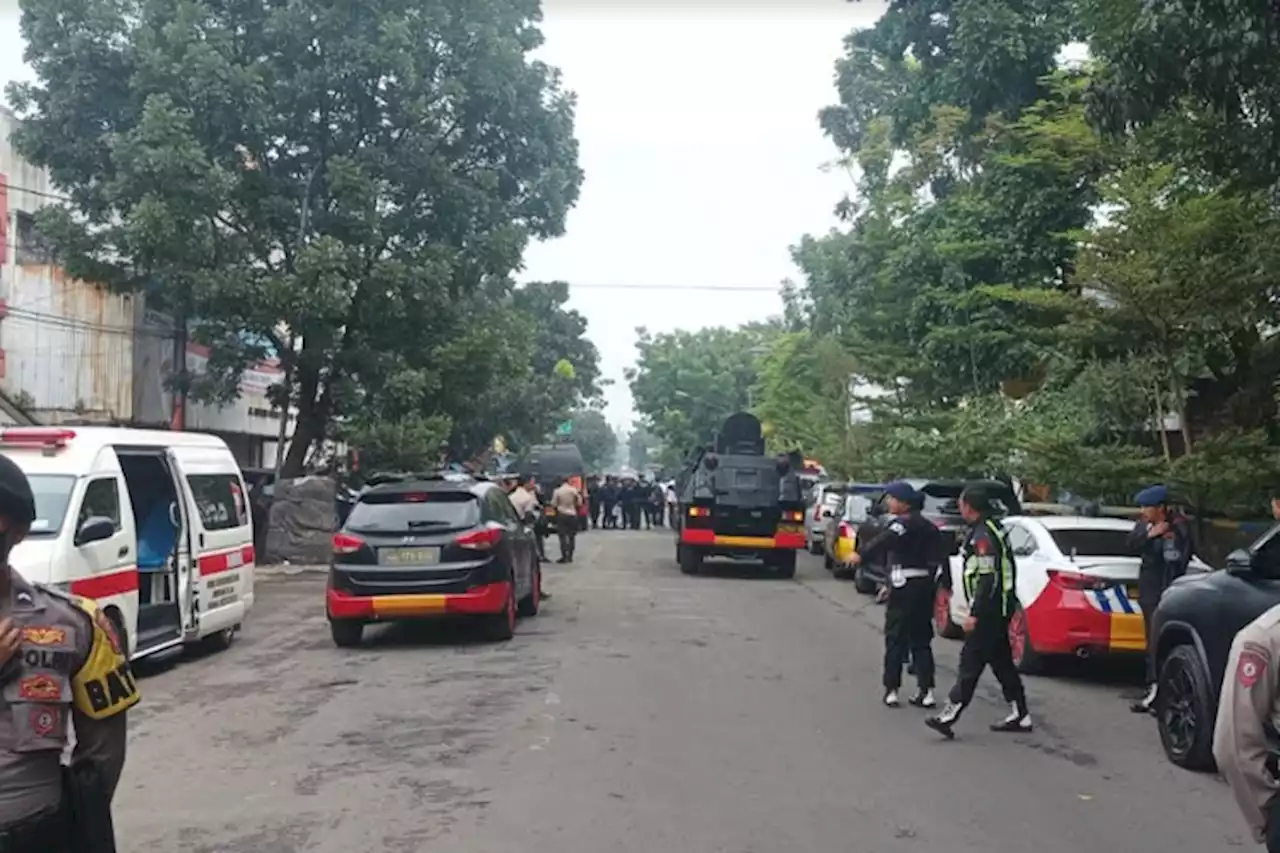 Ledakan di Polsek Astana Anyar Bandung, Pria Menerobos Barisan Apel Pagi Sambil Mengacungkan Senjata - Pikiran-Rakyat.com