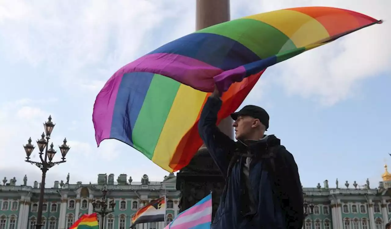 Putin sanciona lei contra propagandas LGBT na Rússia