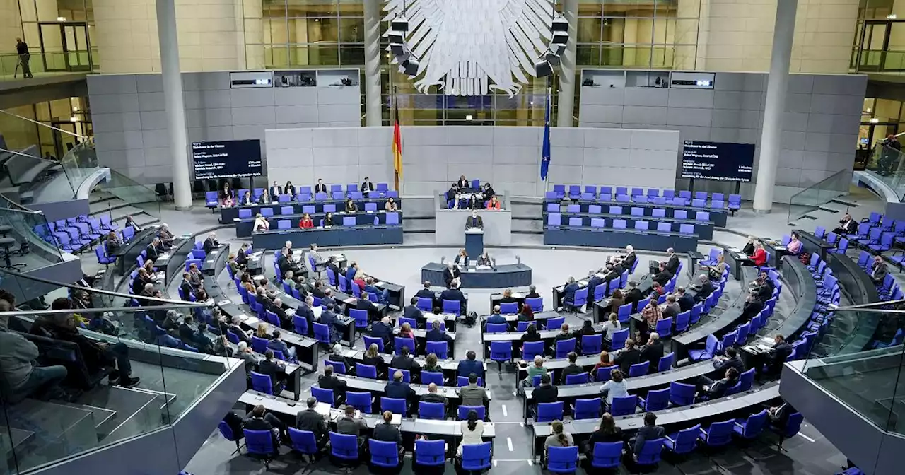 Germania, arrestati 25 terroristi: estremisti di destra volevano assaltare il Bundestag