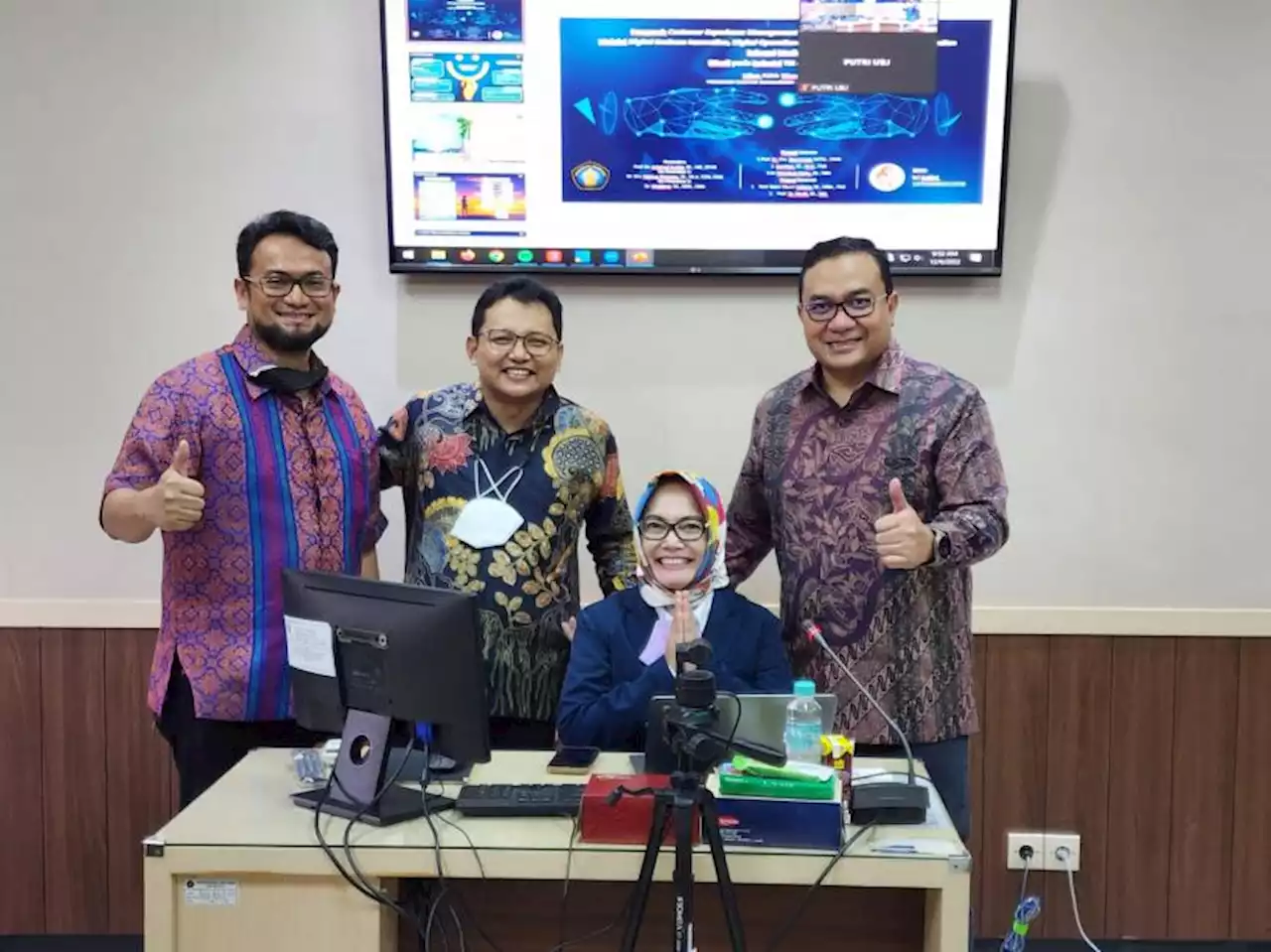 Sri Safitri Syah Menjadi Doktor |em|Digital Experience |/em| |Republika Online