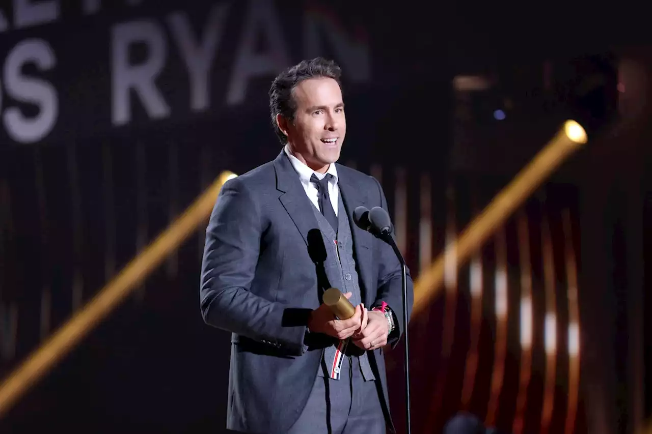 Ryan Reynolds Gushed Over Blake Lively During His People's Choice Award Speech