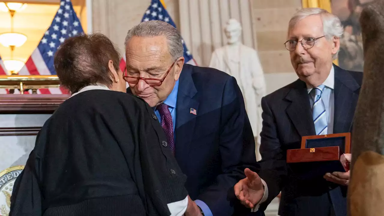 Republican leader snubbed as police who defended US Capitol honoured