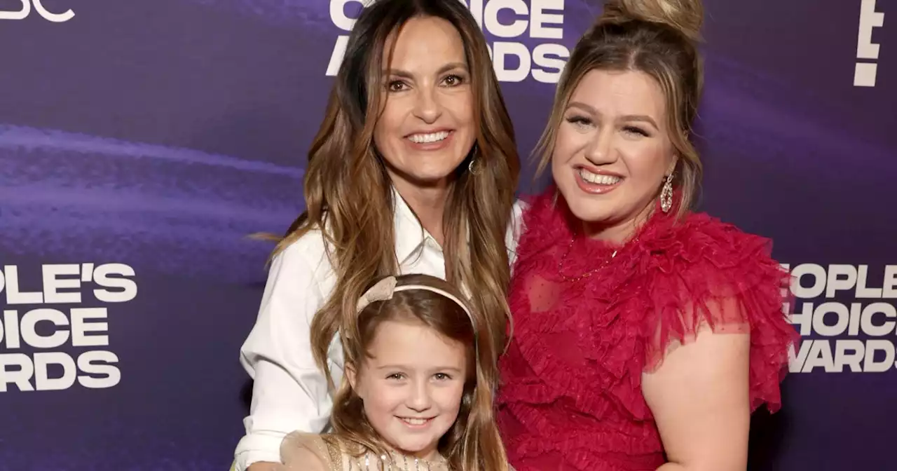 'SVU' star Mariska Hargitay meets Kelly Clarkson's daughter River Rose in rare public outing at PCAs