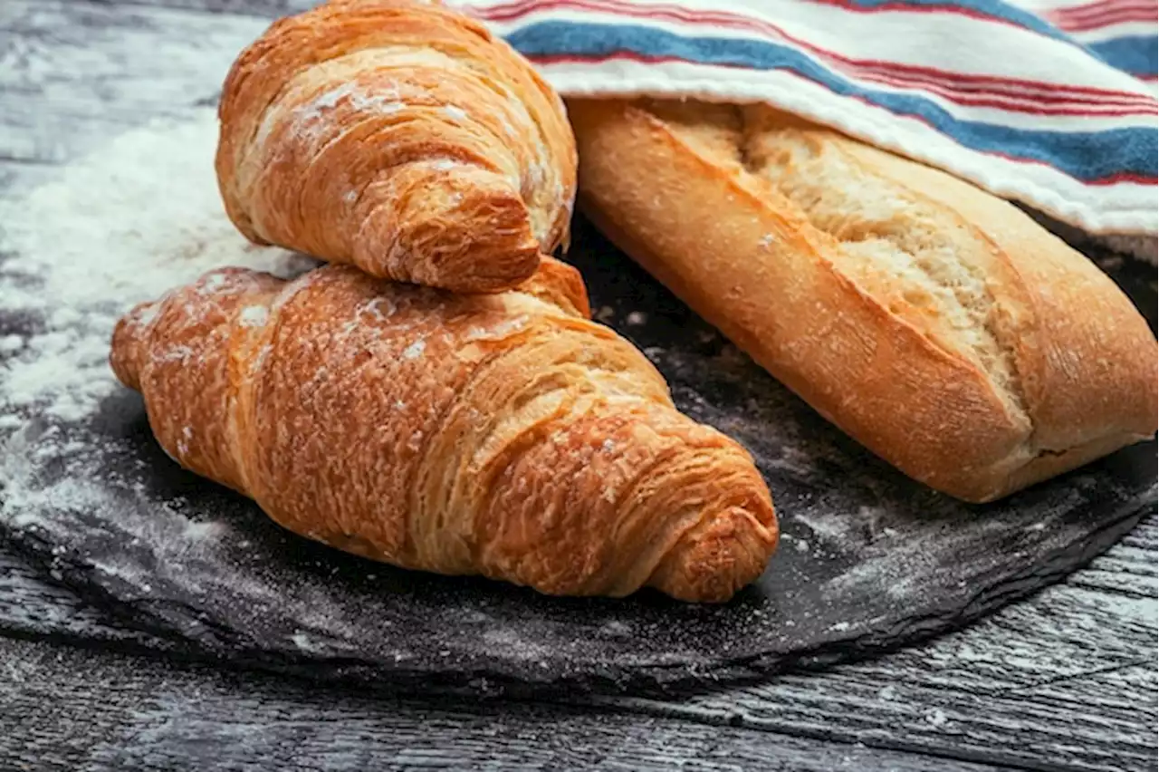 Penyokong England boikot croissant, baguette