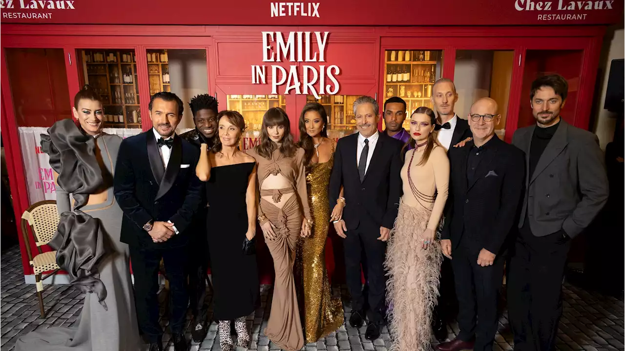 Emily In Paris : le casting de la série Netflix réuni à Paris