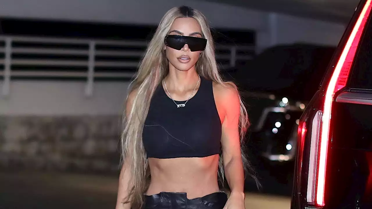 Kim Kardashian le dice adiós a los leggings y hola a los pantalones de motociclista