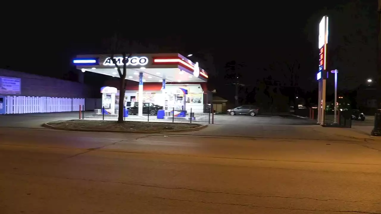 Chicago police: Man killed, woman wounded in struggle over gun at Ashburn gas station