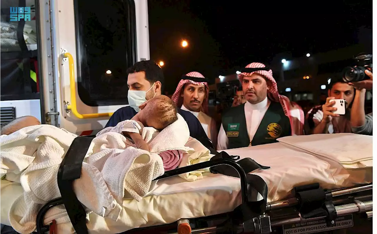 إنفاذًا لتوجيهات خادم الحرمين .. وصول التوأم السيامي النيجيري “حسانة وحسينة” إلى الرياض