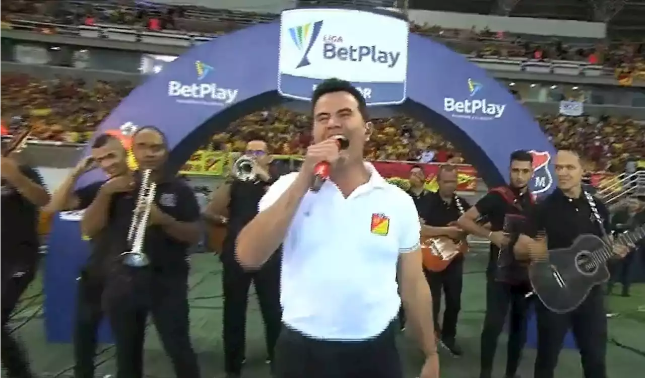 Apareció ante su gente: Jhonny Rivera cantó en la final de la Liga Betplay