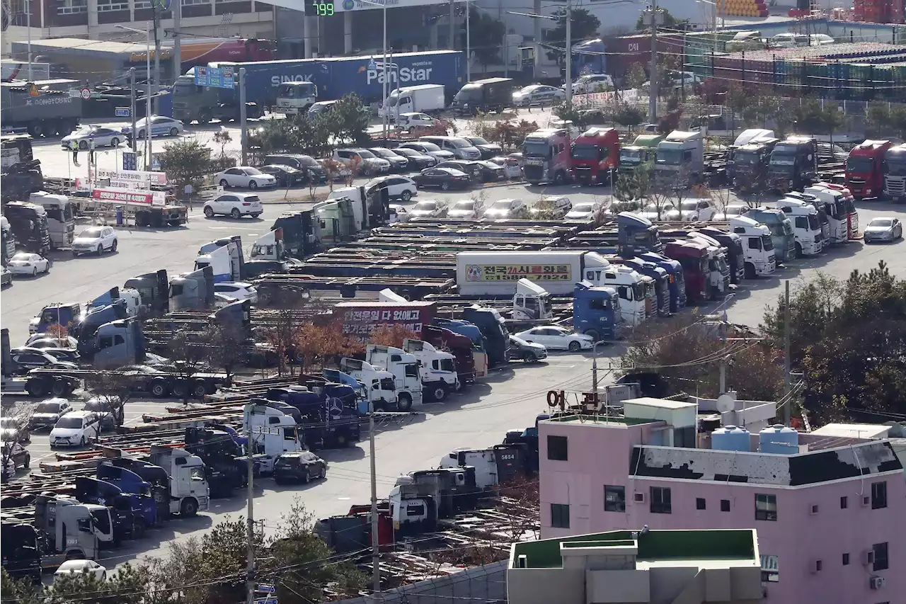 South Korea widens back-to-work orders on striking truckers