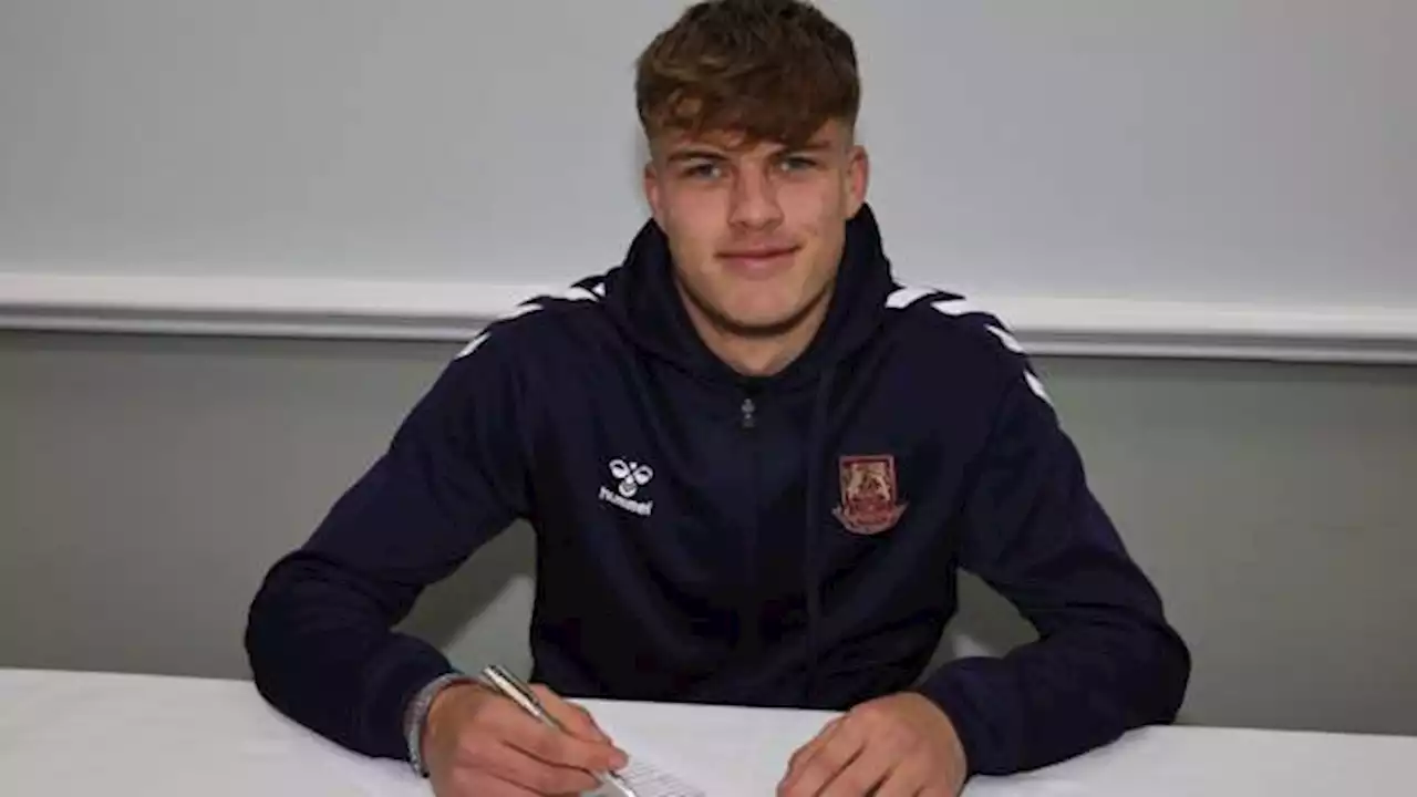 Youngest scorer Tomlinson signs Cobblers pro deal