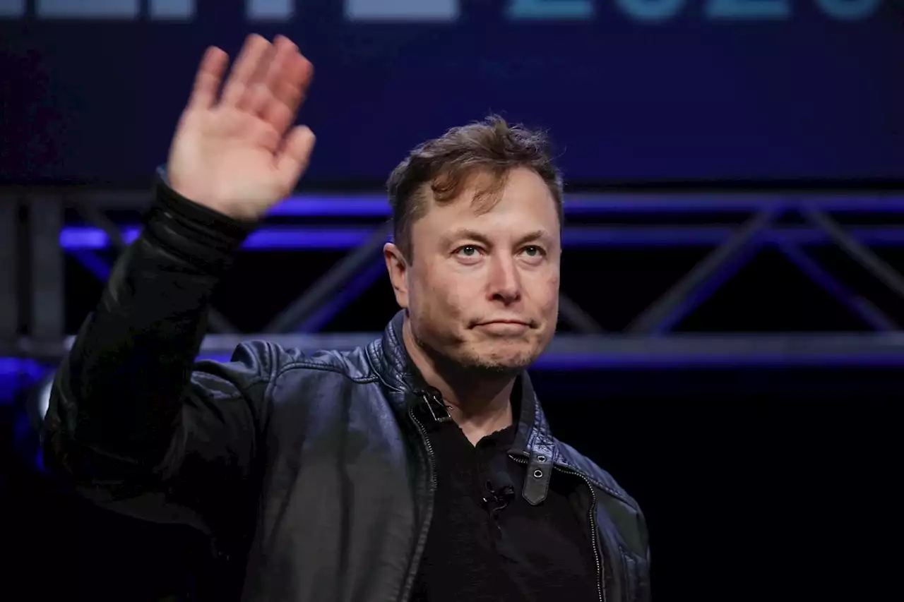 Elon Musk plans to charge iPhone app users 60% more for Twitter Blue, report says | Business Insider