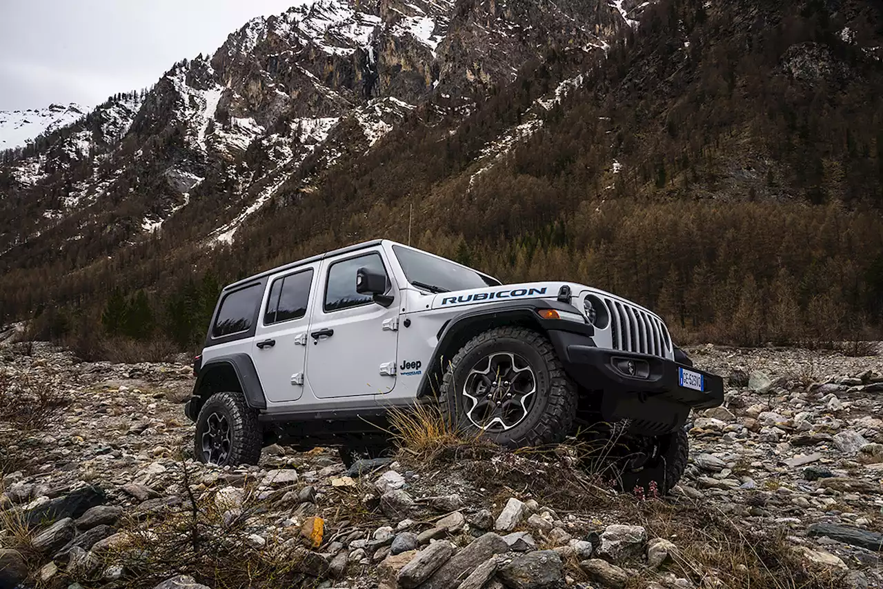 Jeep recalls over 62,000 Wrangler 4xe plug-in hybrids over engine shutdowns | Engadget