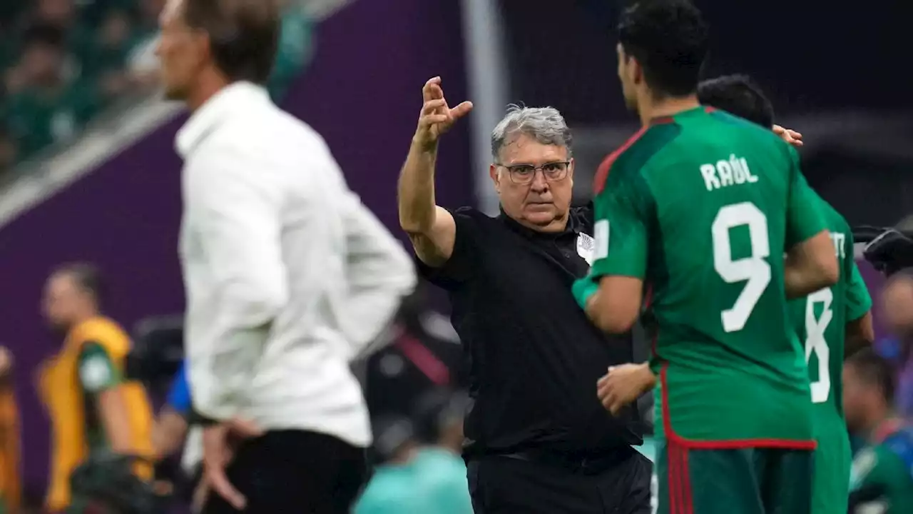 Martino no tenía un equipo de calidad y personalidad; intereses hunden al futbol mexicano, acusa Carlos de los Cobos