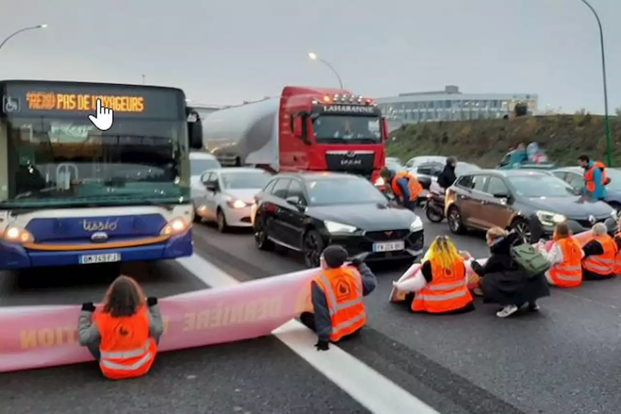 Toulouse : des militants écologistes bloquent une nouvelle fois le périphérique à l'heure de pointe