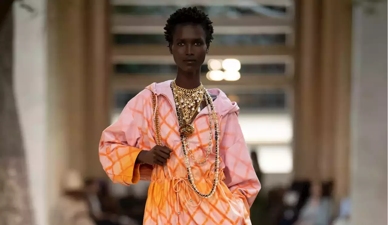 Virginie Viard Brings the '70s Back for Chanel Métiers d'Art 2023 in Dakar