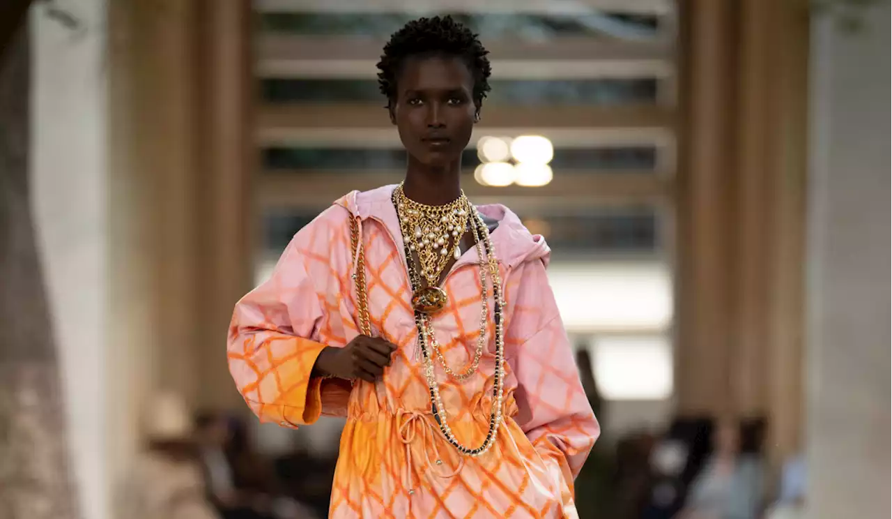 Virginie Viard Brings the '70s Back for Chanel Métiers d'Art 2023 in Dakar