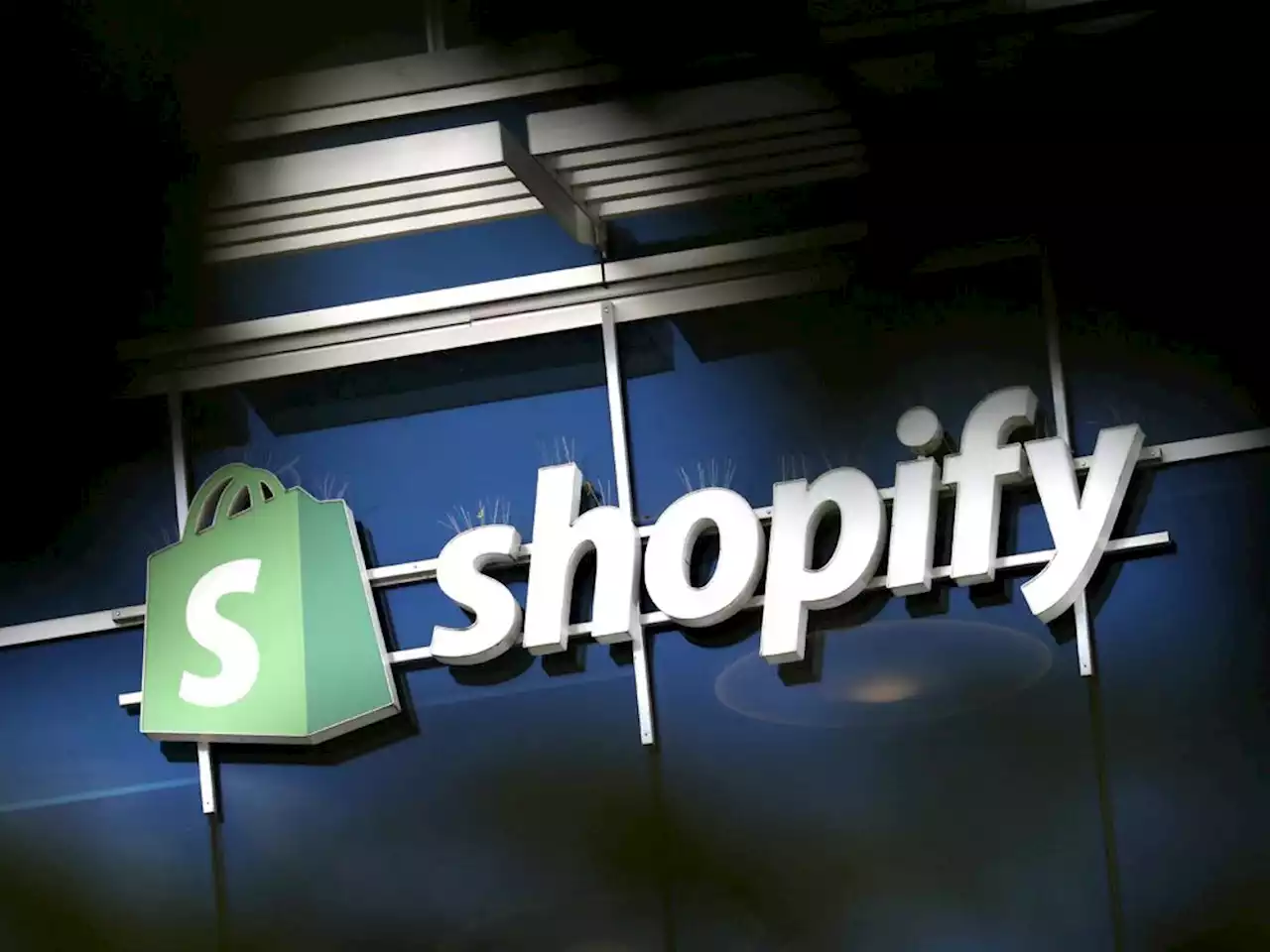 Shopify stock seen carrying weight of Canadian tech stocks curse into 2023