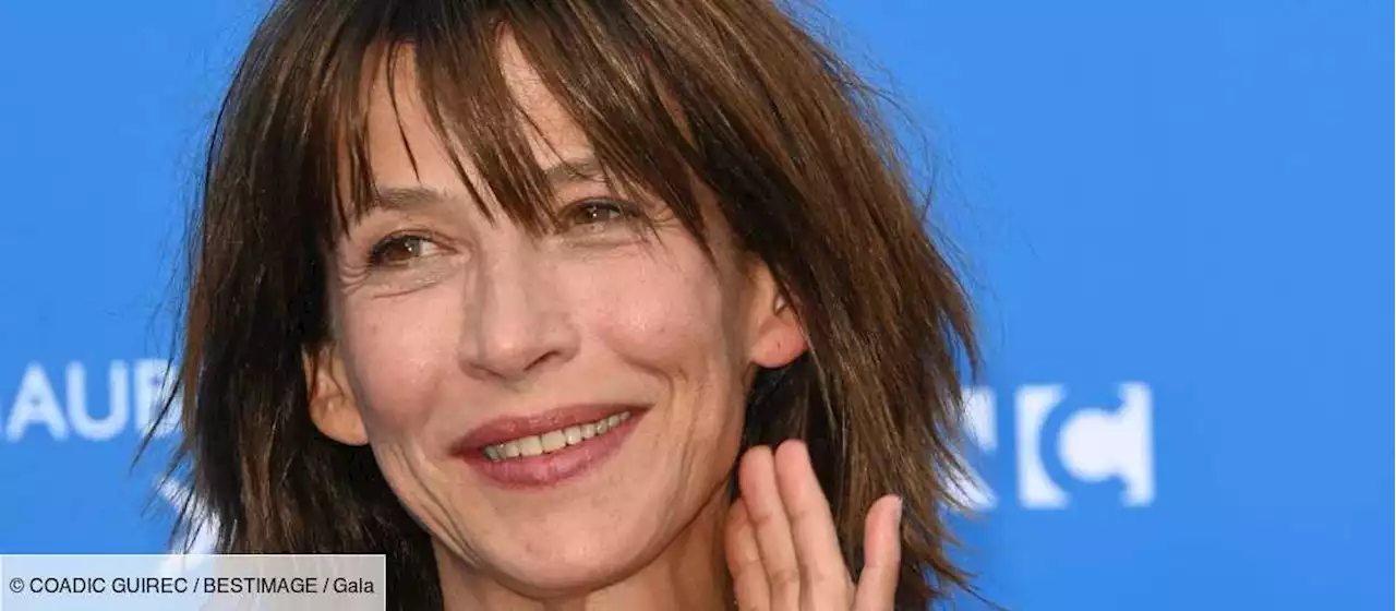 PHOTOS – Rétro 2022 : Brigitte Macron, Sophie Marceau, Élodie Frégé… les plus beaux carrés de stars qui ont marqué l’année - Gala