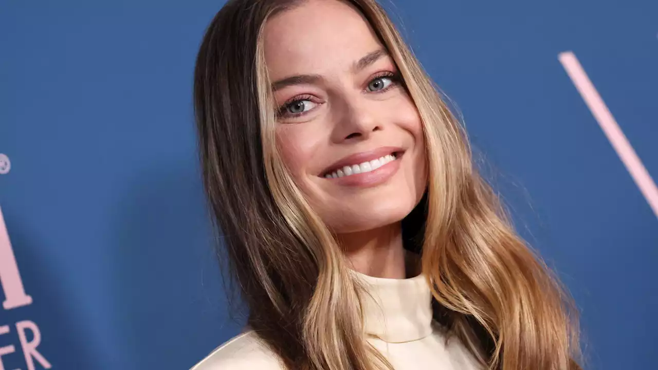 « Quand est-ce que j'aurai la chance d'embrasser Brad Pitt ? » Margot Robbie improvise un baiser en tournage