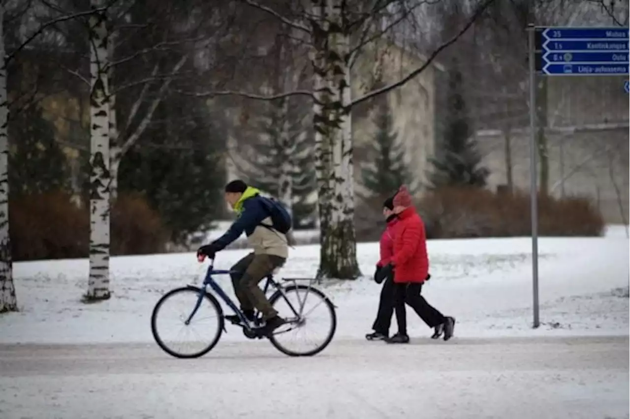 Snow problem! The icy city where nothing stops cyclists