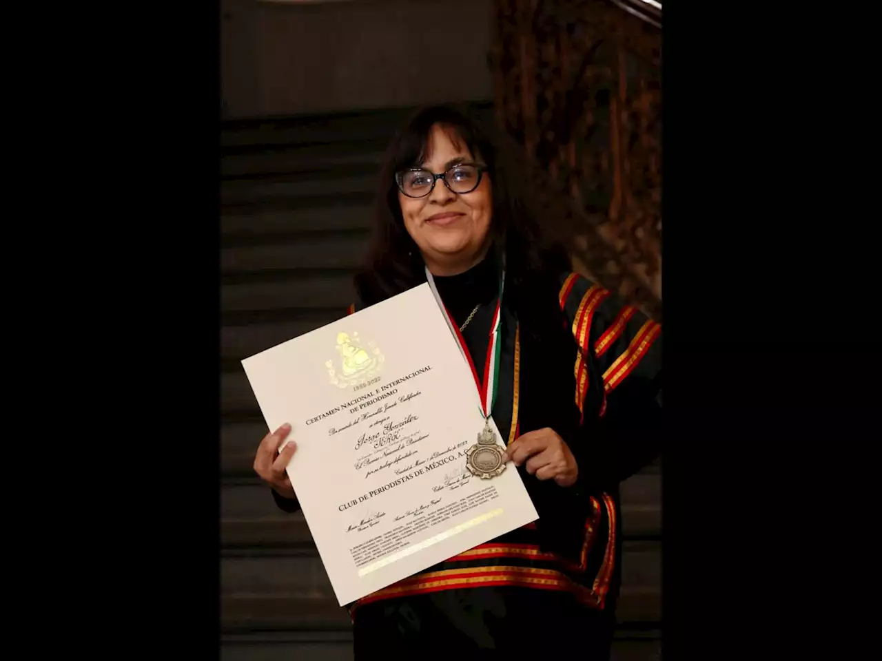 La Jornada: Mónica Mateos, de La Jornada, recibe el premio del Certamen Nacional de Periodismo 2022