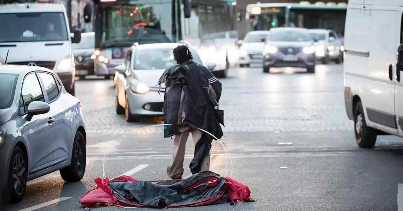 Crack à Paris : des enfants escortés par la police sur le chemin de l'école