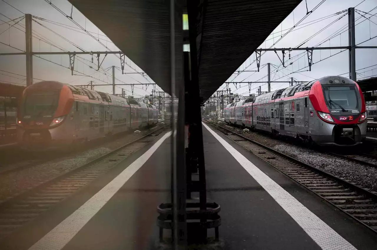 SNCF : la direction fait une offre salariale, les syndicats consultent leurs adhérents