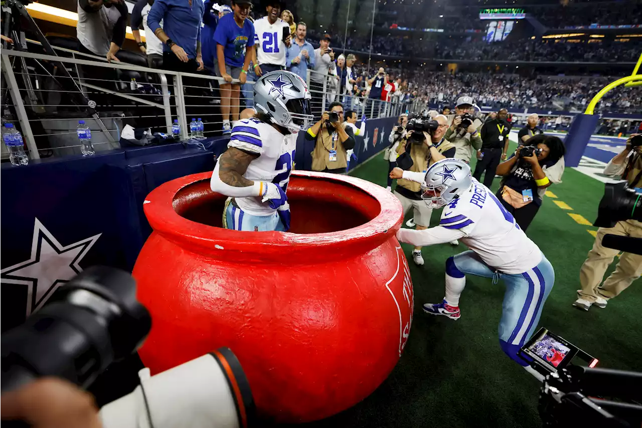 After Red Kettle Leap, Zeke Elliott to Donate to Salvation Army