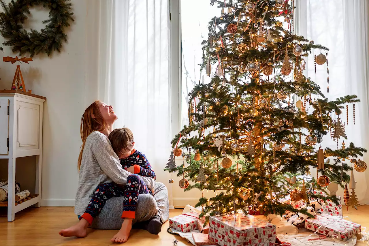 Mom says she deserves Christmas off more than colleague without kids